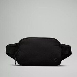 Lululemon Everywhere Belt Bag 1L Ripstop in Black, BNWT